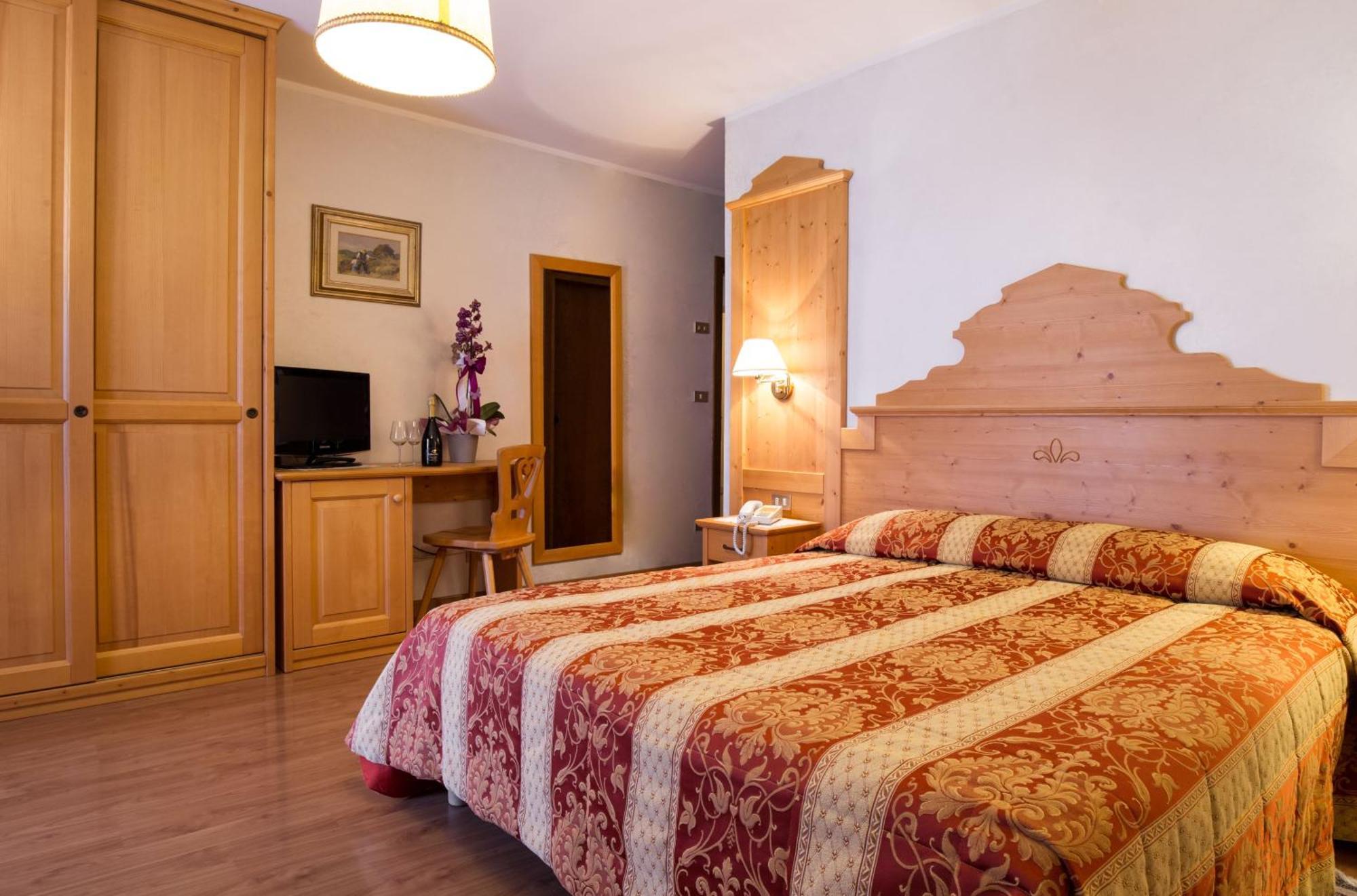 Hotel Al Prato Fiera Di Primiero Luaran gambar